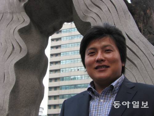 2009년 월드베이스볼클래식에서 한국의 준우승을 이끌었을 당시의 김태균. 그는 올해 3위에 오른 한화를 더 높은 곳으로 끌어올리겠다고 각오를 밝혔다. 황태훈 기자 beetlez@donga.com