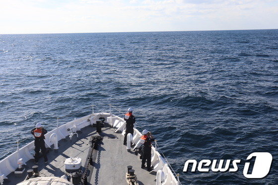 난 1일 서귀포 해상에서 선장과 선원 2명을 태운 갈치잡이 어선 S호가 실종, 해경이 수색하고 있다(서귀포해경)© News1