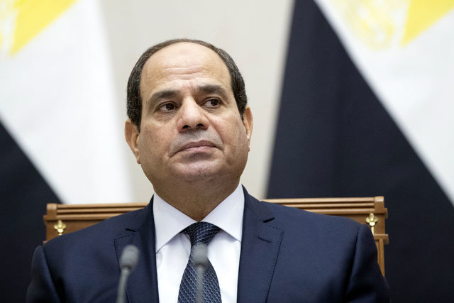 압둘팟타흐 시시 대통령 집권 4년 차인 이집트에서는 군부 출신 인사들이 민간 기업을 장악하고 군 소유 기업이 냄비, 페인트 등 민간 분야로 사업을 확장하는 현상이 더욱 두드러지고 있다. 이집트 군이 전체 경제의 40%를 장악하고 있다는 평가가 나올 정도다. AP 뉴시스