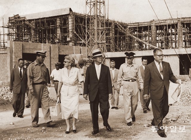 History&]국민과 희로애락 함께 한 대한민국 공항의 맏형, 김포공항의 새로운 시작｜동아일보