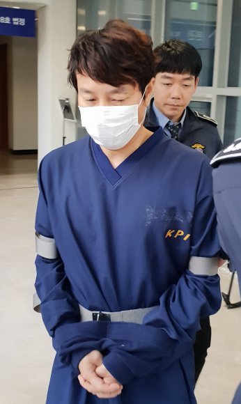 법정으로 향하는 전문학 전 대전시의원