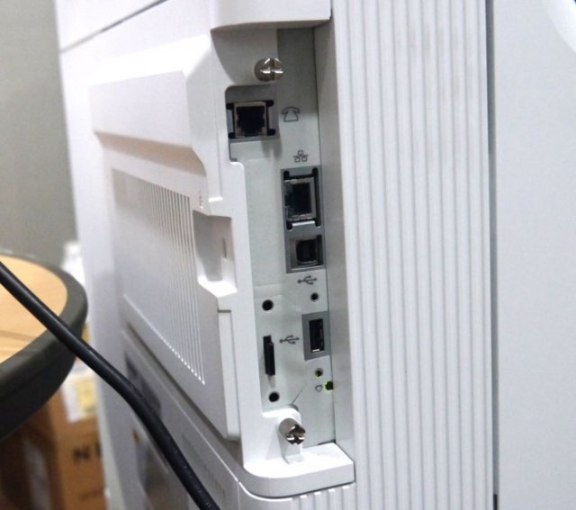 후측면 외부연결 인터페이스