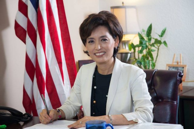 한국계 여성 최초로 연방 하원 의원에 당선된 영 김 - 영 김 홈피 갈무리