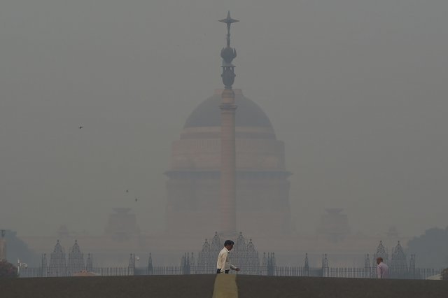 스모그로 가득찬 인도 뉴 델리의 8일(현지시간) 풍경.  © AFP=뉴스1