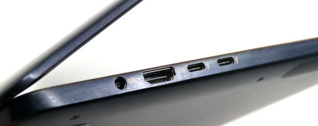 썬더볼트3 지원 USB-C 포트가 2개 있다