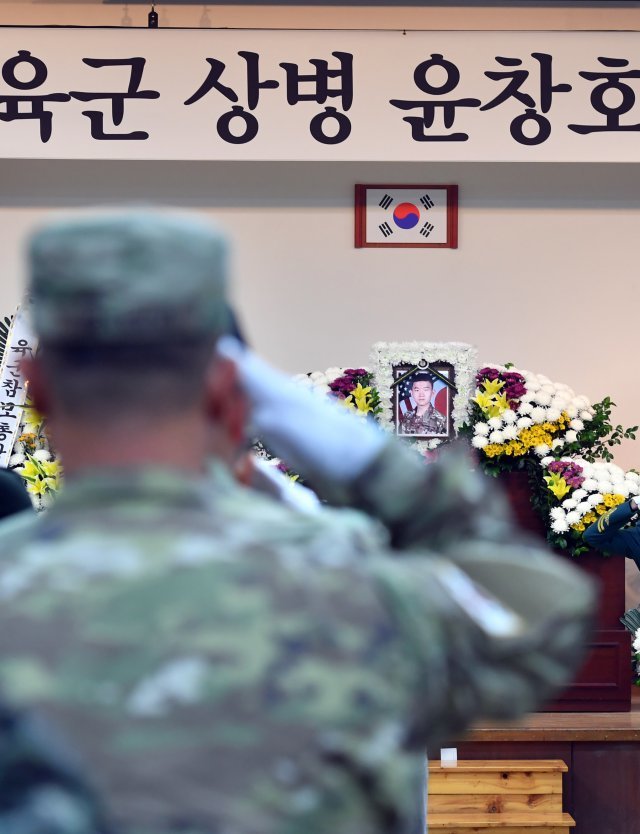 11일 오전 부산 해운대구 국군부산병원에서 지난 9월 만취 운전자가 몰던 BMW 승용차에 치여 숨진 윤창호(22) 씨의 영결식이 열리고 있다. 【부산=뉴시스】