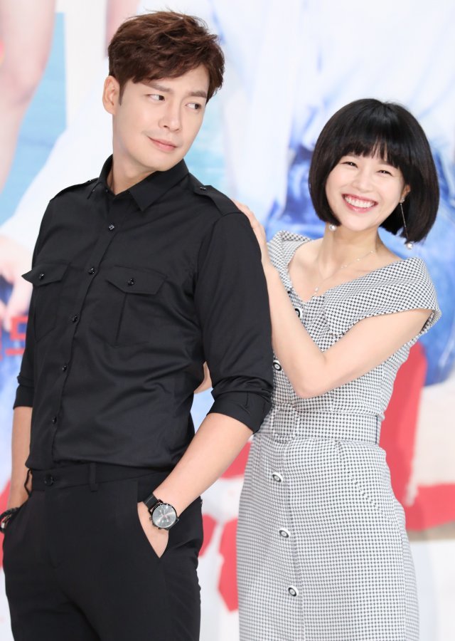 배우 강은탁(왼쪽), 이영아 © News1