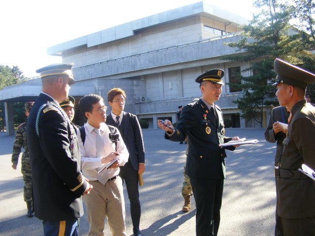 지난 12일 ‘남?북?유엔사 3자 감시장비 실무협의체’ 회의를 개최한 남북군사당국과 유엔군사령부는 2일간의 현장조사를 마무리했다고 국방부가 13일 전했다. (국방부 제공)