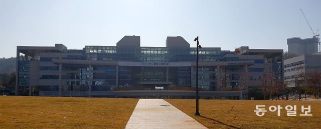 24일 개장하는 경기 북부를 대표하는 문화공간인 경기도청 북부청사 경기평화광장 전경.