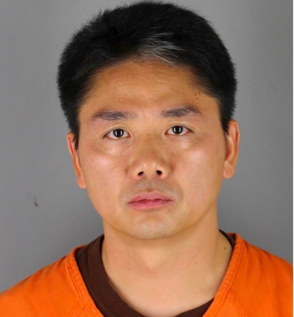 미국에서 체포됐을 당시 류창둥 징둥닷컴 회장 - 미국 검찰 홈피 갈무리