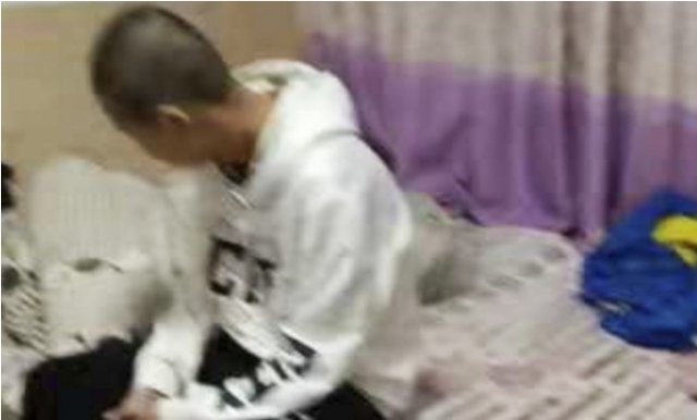 삭발 당한 모습 - 비군 SNS 갈무리