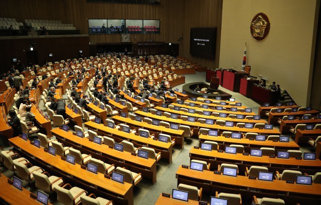 15일 오후 서울 영등포구 여의도 국회에서 열릴 예정이었던 제364회 국회(정기회) 제12차 본회의가 자유한국당과 바른미래당의 불참으로 열리지 못하고 있다. 결국 본회의는 무산됐다. 2018.11.15/뉴스1 © News1