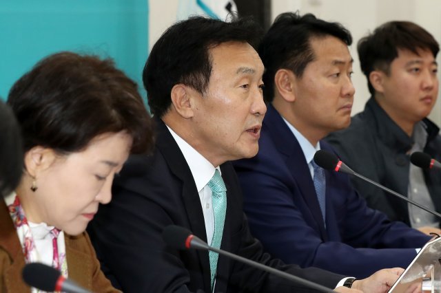 손학규 바른미래당 대표가 16일 서울 여의도 국회에서 열린 최고위원회의에서 모두발언을 하고 있다. 2018.11.16/뉴스1 © News1