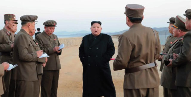 북한 노동신문은 김정은 국무위원장이 국방과학원 시험장을 방문해 새로 개발한 첨단전술무기 시험을 지도했다고 16일 보도했다. 사진 출처 노동신문