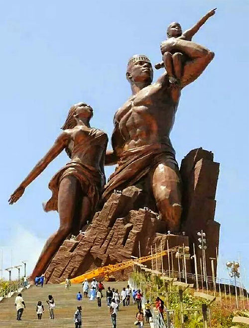 아프리카 세네갈의 ‘아프리카 르네상스 기념비’. 사진 출처 미국 CBS 웹사이트