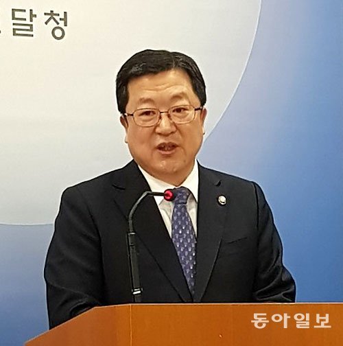 박춘섭 조달청장은 20일 정부대전청사 브리핑에서 “앞으로 해외조달 사업의 성과를 일자리 창출로 연계하는 노력을 기울이겠다”고 밝혔다. 지명훈 기자 mhjee@donga.com