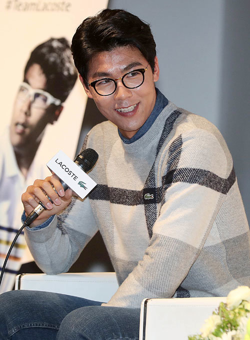 테니스 스타 정현(22)이 20일 열린 팬 미팅 겸 기자간담회에서 밝은 표정으로 질문에 답하고 있다. 뉴시스