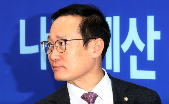 홍영표 더불어민주당 원내대표가 22일 서울 여의도 국회에서 열린 정책조정회의에 참석하고 있다. 2018.11.22/뉴스1 © News1