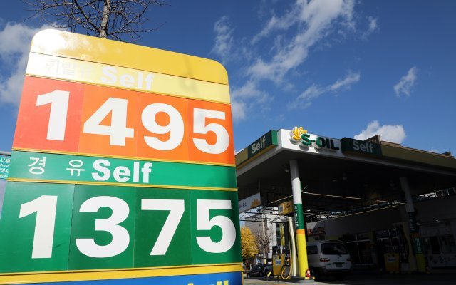 9일 서울시내 한 주유소에 휘발유 1,495원, 경유가 1,375에 판매되고 있다.  2018.11.9./뉴스1 © News1