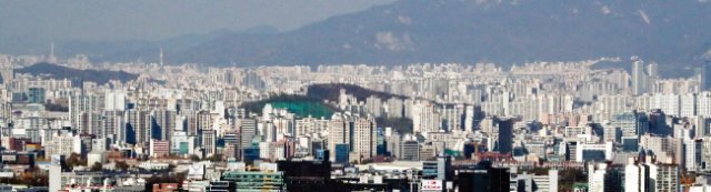 정부가 ‘9·13 주택시장 안정대책’을 발표한 이후 서울과 수도권 부동산시장은 빠르게 안정을 찾아가는 모습이다. 사진은 서울 시내 전경. [뉴시스]