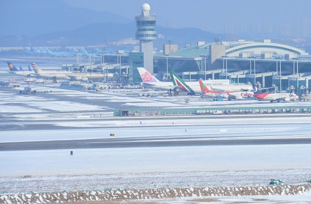 인천국제공항 계류장에 비행기들이 대기하고 있다. /뉴스1 © News1