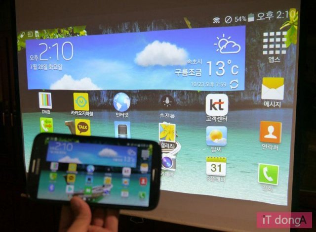 마라캐스트(스크린미러링) 기능으로 모바일 기기의 화면을 투사 가능(출처=IT동아)