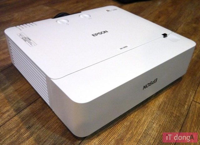 동봉된 커버로 후면을 깔끔하게 가릴 수 있다(출처=IT동아)