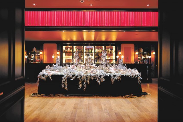 레스케이프 호텔 26층에 있는 프렌치 레스토랑 ‘라망시크레’의 크리스마스 장식.