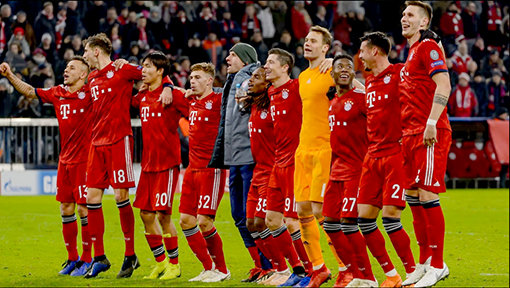 정우영(왼쪽 세 번째). 사진출처｜뮌헨 홈페이지