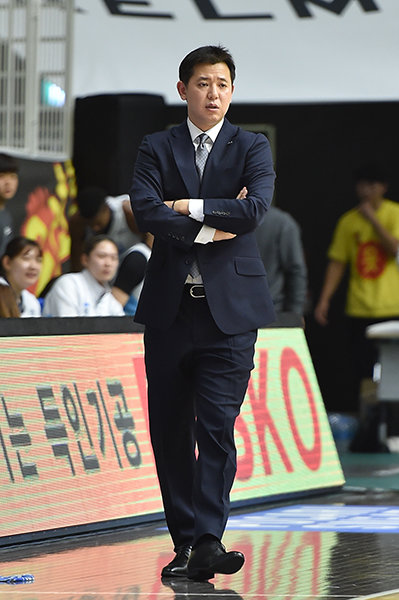 인천 신한은행 신기성 감독. 사진제공｜WKBL