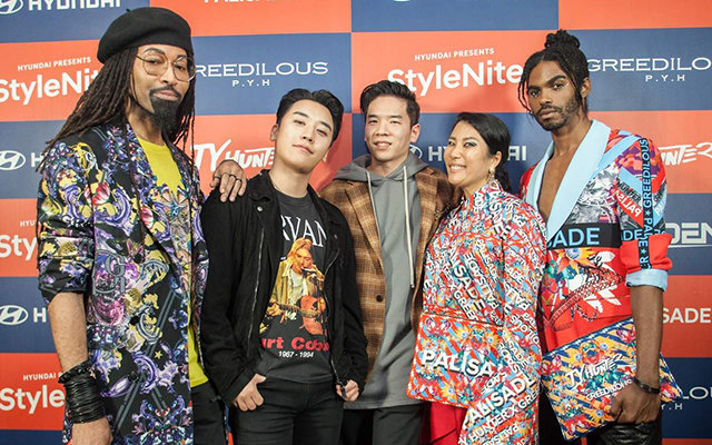 27일(현지 시간) 미국 로스앤젤레스 웨스트 할리우드에서 열린 ‘현대 스타일 나이트’ 행사에서 타이 헌터, 빅뱅 ‘승리’, DJ 레이든, 디자이너 박윤희, 패션모델 숀 프레이저(왼쪽부터) 등이 기념촬영을 하고 있다. 현대차 제공