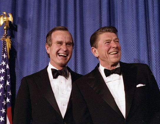 부통령 시절의 조지 부시가 당시 대통령인 로널드 레이건과 함께한 모습.