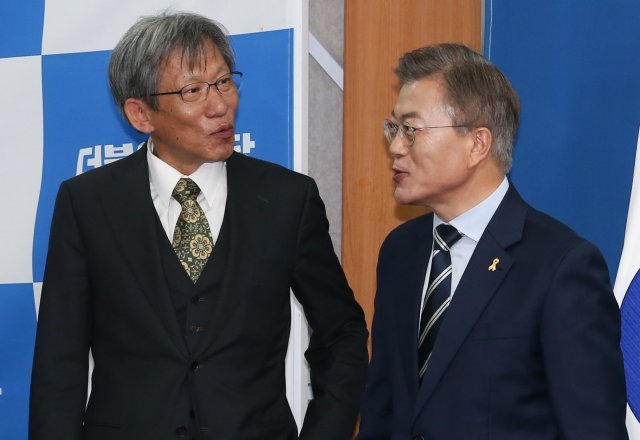 유홍준 전 문화재청장과 문재인 대통령. 2017.4.24/뉴스1 © News1