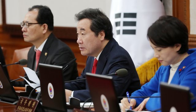 이낙연 국무총리가 4일 오전 서울 세종로 정부서울청사에서 열린 제51회 국무회의에서 모두발언을 하고 있다. 2018.12.4/뉴스1 © News1
