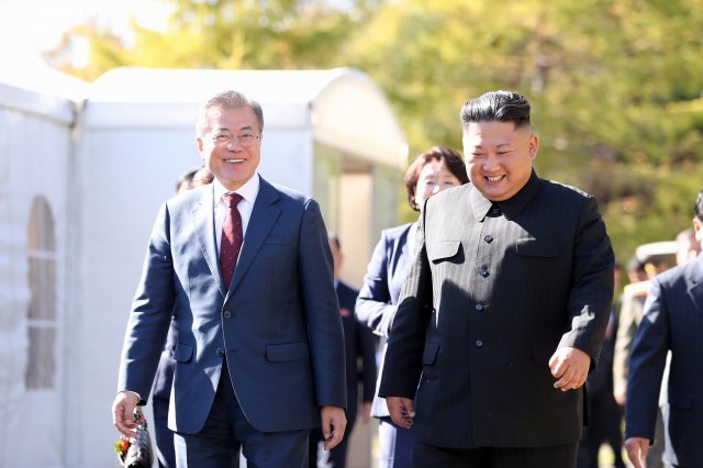 문재인 대통령과 김정은 북한 국무위원장. 2018.9.20/뉴스1 © News1 평양사진공동취재단
