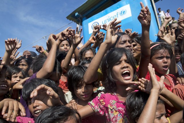 미얀마 귀환 반대 구호 외치는 로힝야족 어린이들. 뉴시스