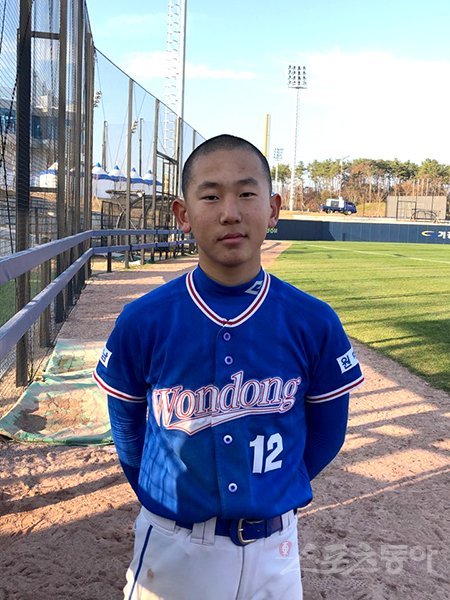 양산 원동중학교 허준석은 포수의 역할을 지휘자에 비유했다. 안방마님의 매력에 흠뻑 빠진 모습이다. 기장｜강산 기자 posterboy@donga.com