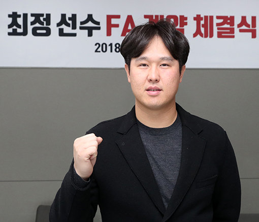 SK 최정이 SK 와이번스와 FA 6년 계약을 맺었다. 사진제공｜SK 와이번스