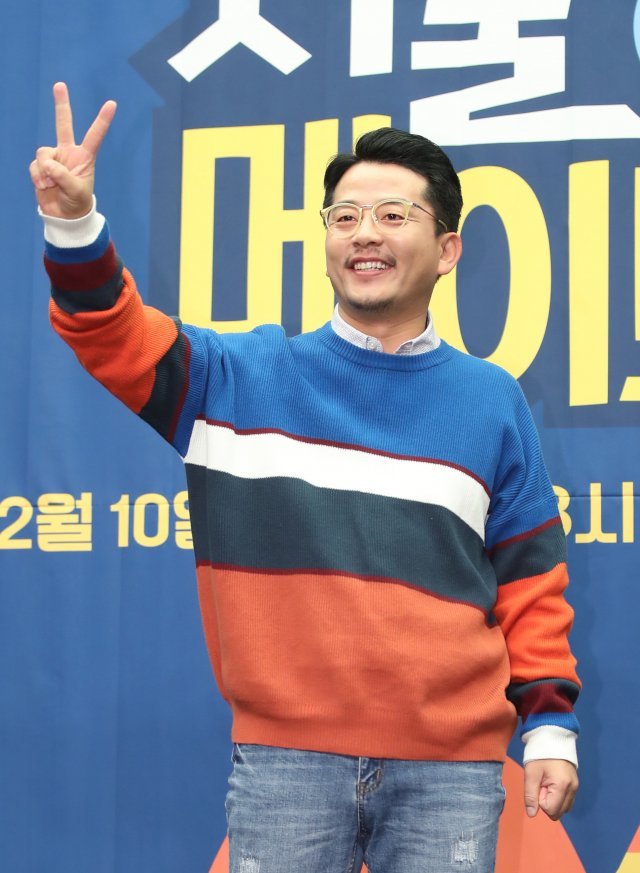 방송인 김준호가 6일 오후 서울 마포구 상암동 스탠포드호텔 서울에서 열린 tvN 새 예능프로그램 ‘서울메이트2’ 제작발표회에 참석해 포즈를 취하고 있다. ‘서울메이트2’는 셀럽들이 집에서 외국인 게스트를 맞이하고 함께 홈셰어링을 하며 추억을 쌓아나가는 글로벌 홈셰어 리얼리티이다. © News1