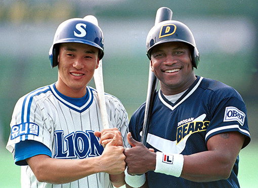 이승엽(왼쪽)-우즈. 사진제공｜스포츠코리아