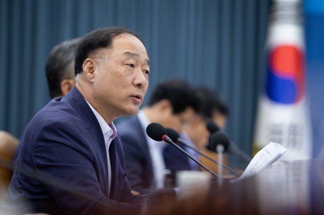 홍남기 부총리 겸 기획재정부 장관 후보자. © News1