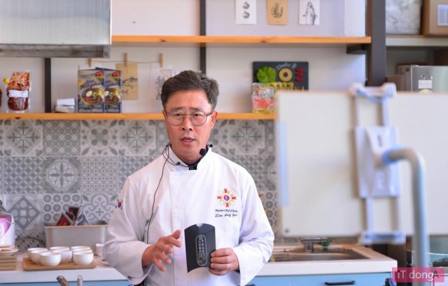 < 수성심 임성근 조리장과 키친라이브가 함께한 쿠킹 쇼 >(출처=IT동아)