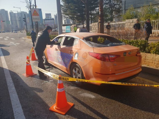 택시기사 최모씨가 국회 앞에서 분신을 시도했다. © News1