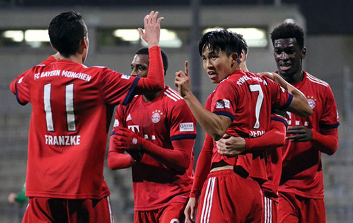 정우영(오른쪽 두 번째). 사진출처｜바이에른 뮌헨 구단 홈페이지