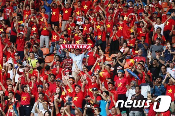 박항서 감독이 이끄는 베트남 축구대표팀이 10년 만에 스즈키컵 우승에 도전한다. © News1