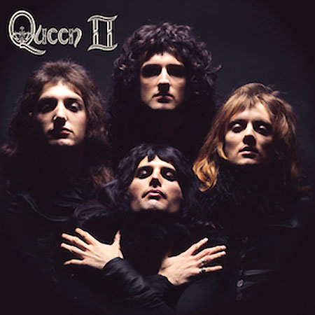 김경진 대중음악평론가가 추천하는 ‘Queen Ⅱ’(1974년)에는 6분33초짜리 ‘The March of the Black Queen’이 실렸다.