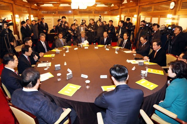 이해찬 더불어민주당 대표가 12일 오전 서울 삼청동 총리공관에서 열린 고위당정청협의회에 참석해 인사말을 하고 있다. © News1