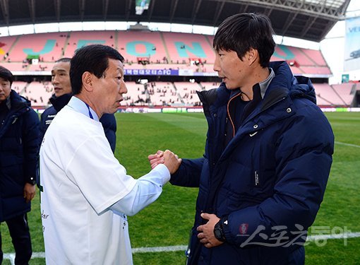 최강희 감독과 김상식 코치(오른쪽). 스포츠동아DB