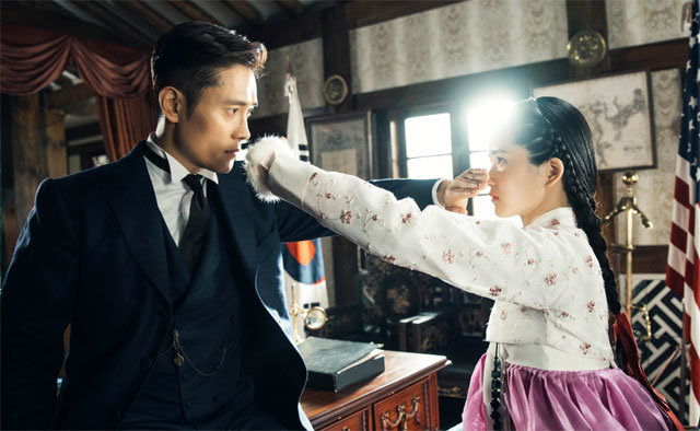 tvN ‘미스터 션샤인’은 이번 설문에서 올해의 드라마, 작가, 남녀 배우 등 4개 부문에서 1위를 차지했으며, 넷플릭스가 국내 시장에서 약진한 원동력으로도 꼽혔다. tvN 제공
