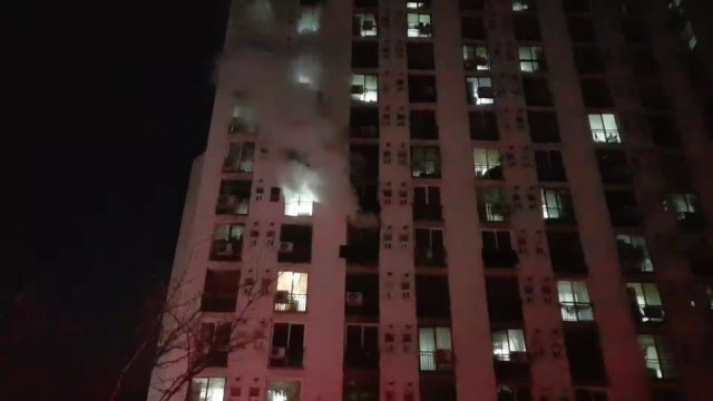 14일 오후 7시45분쯤 서울 서대문구 현저동의 한 아파트 7층에서 불이 나 1명이 숨지고 20명이 대피했다. © News1